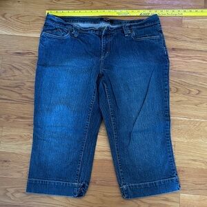 Daisy Fuentes Dark Blue Capri Jeans